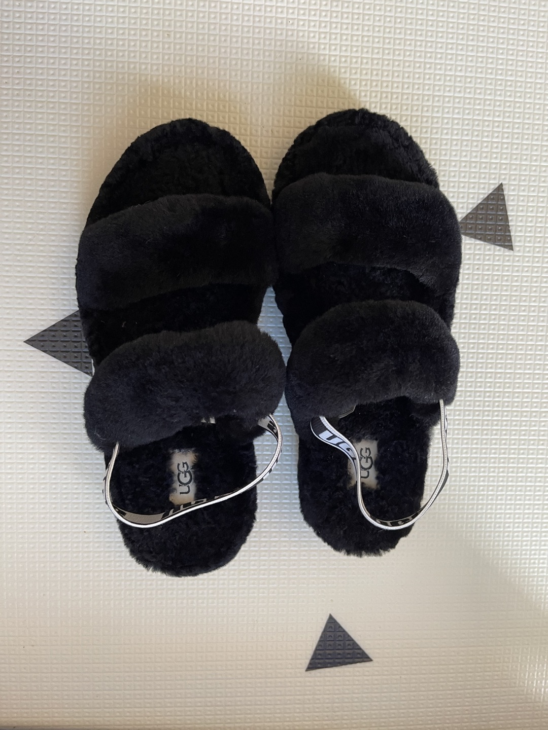 Ugg Oh Yeah Slides thumbnail