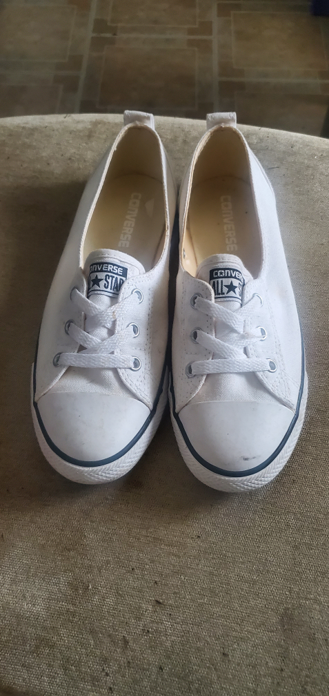 Womens converse size 8 - photo 2