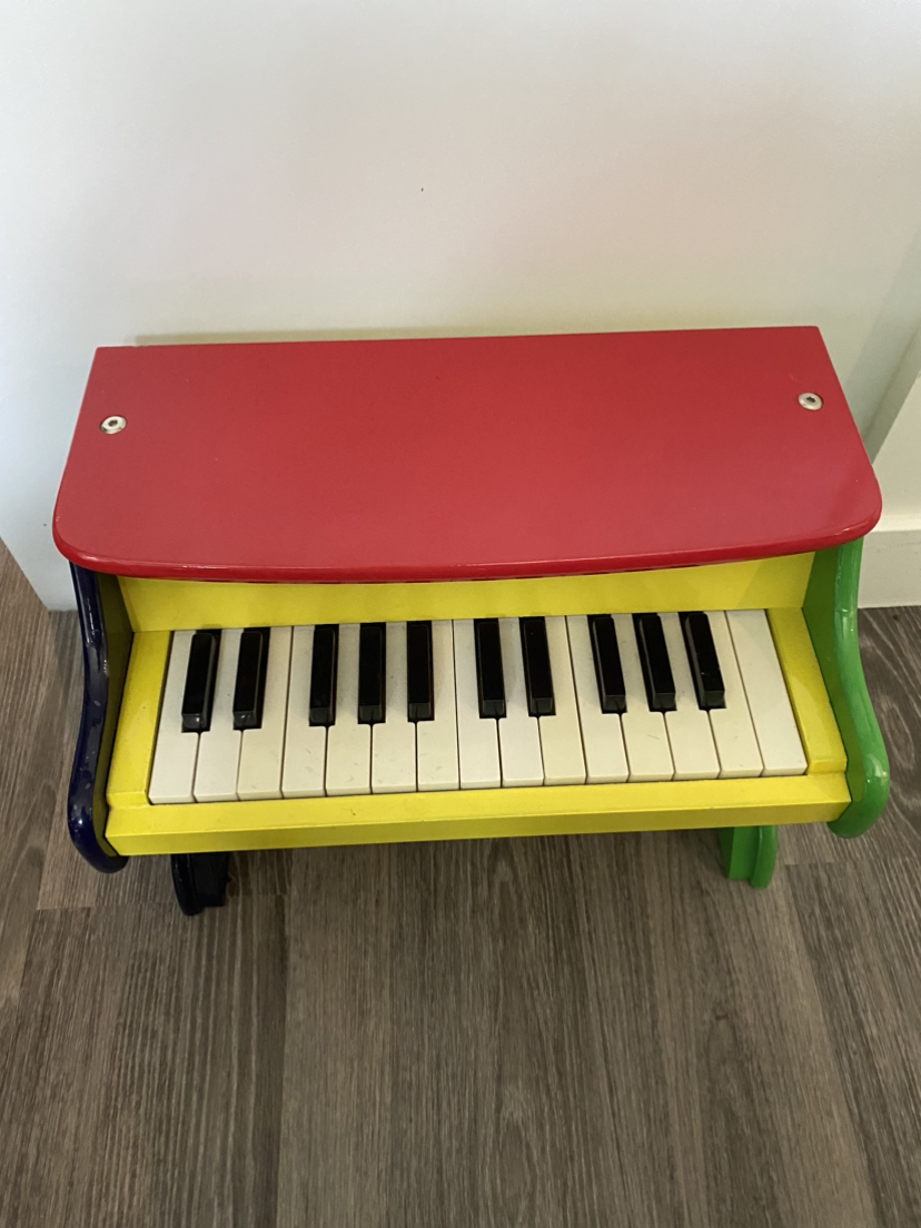 Melissa and Doug piano