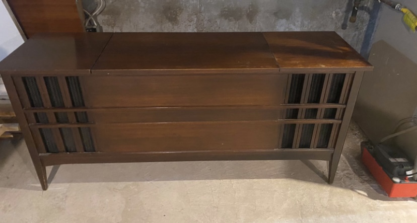 Vintage console stereo. Turntable, Radio AM&FM - photo 2