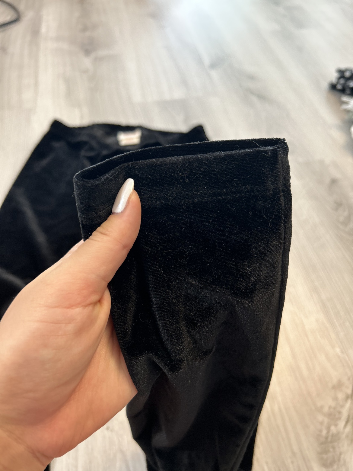 Velvet pants image indicator(3)