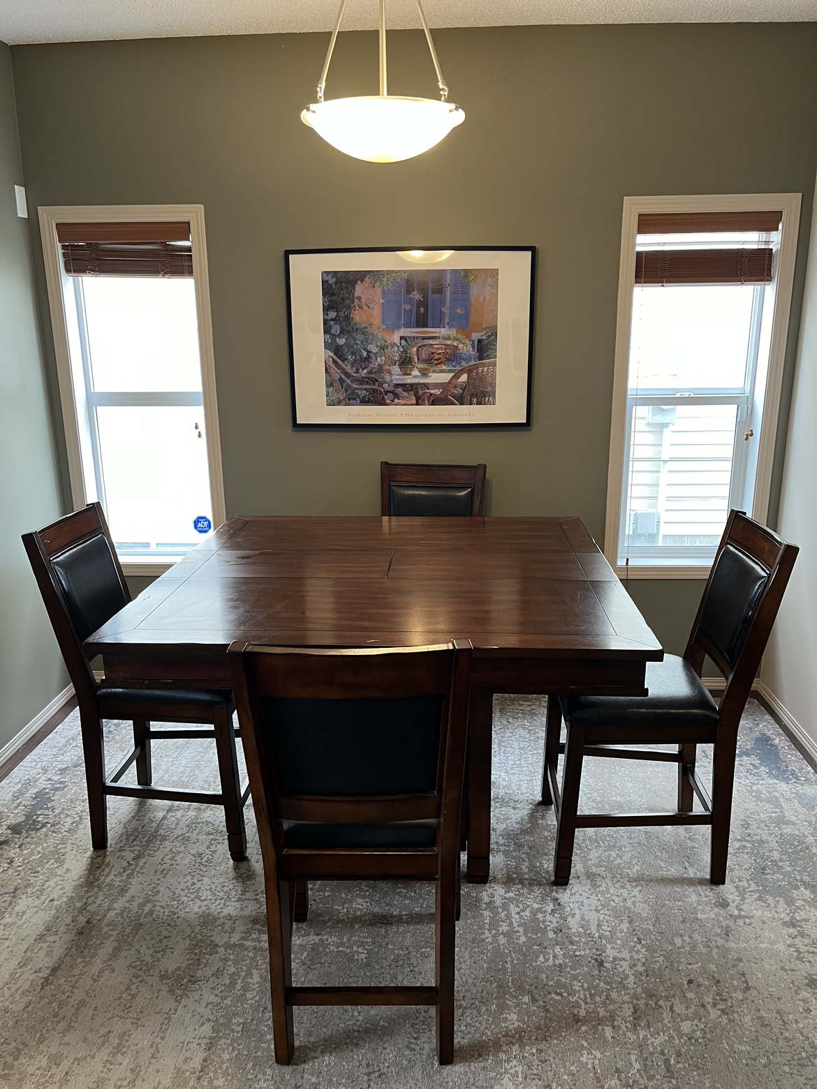 Extendable dining room table with 6 chairs