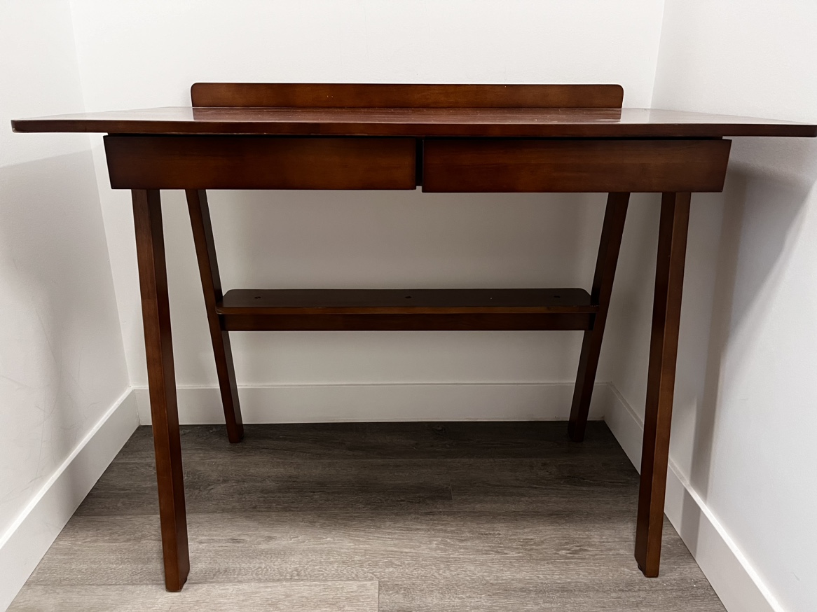 Desk - photo 3