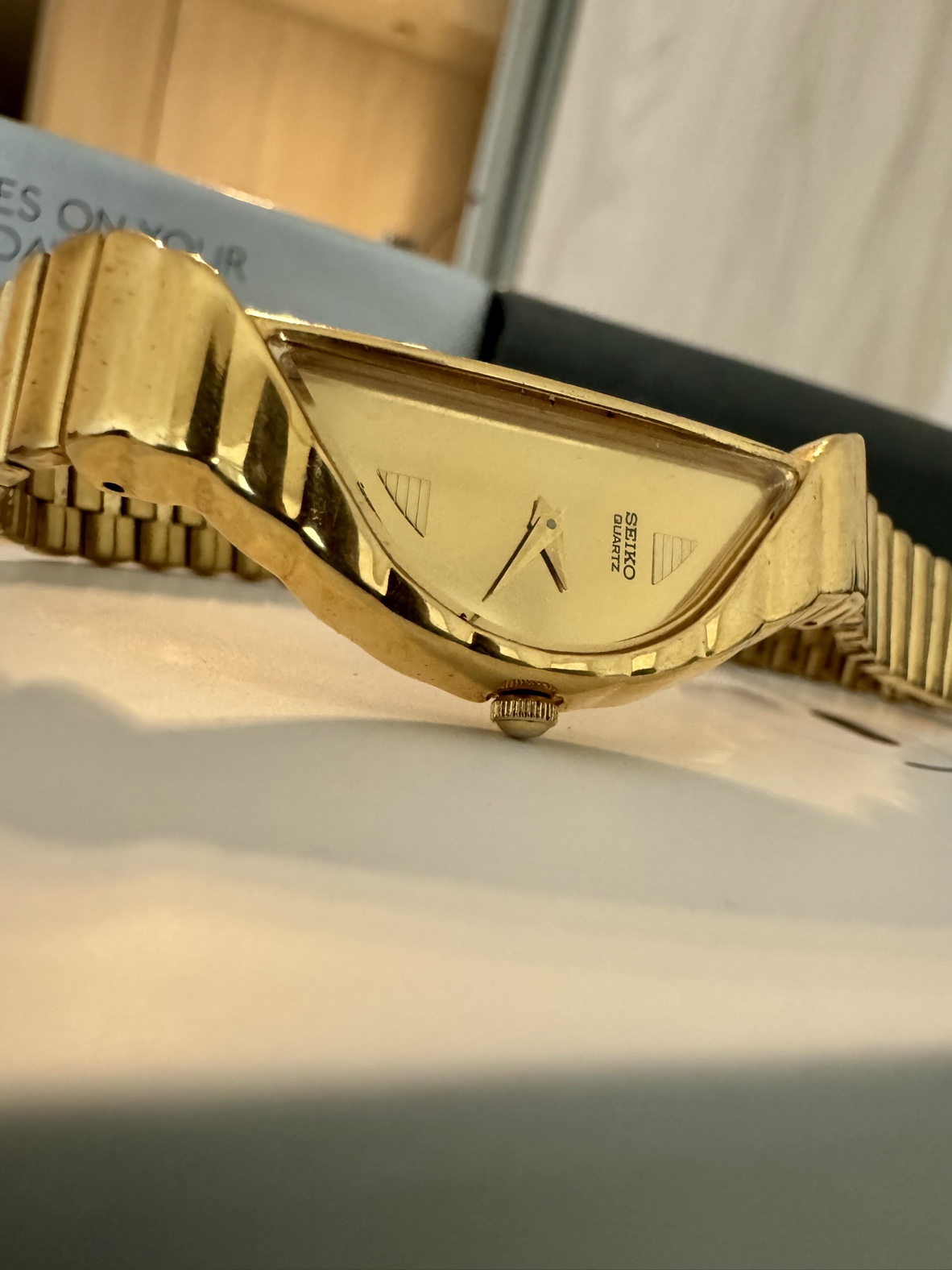 Vintage RARE : SEIKO half moon quartz watch