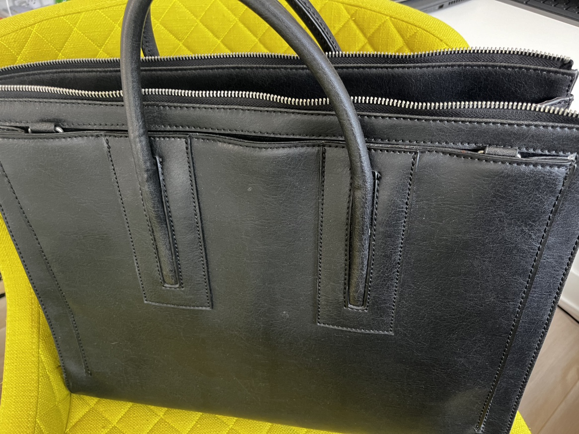 Matt and Natt Briefcase image indicator(2)