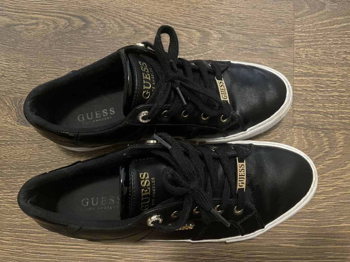 Guess Sneakers size 9 image indicator(2)