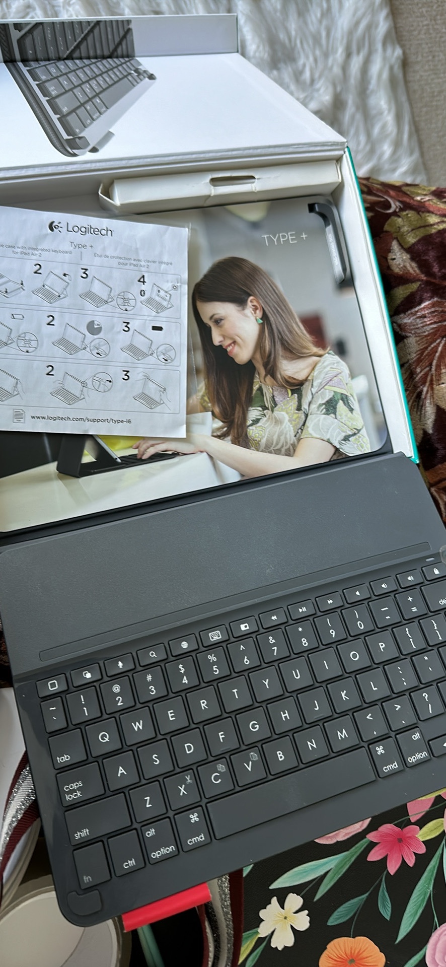 Logitech iPad Air 2 case and keyboard - photo 2