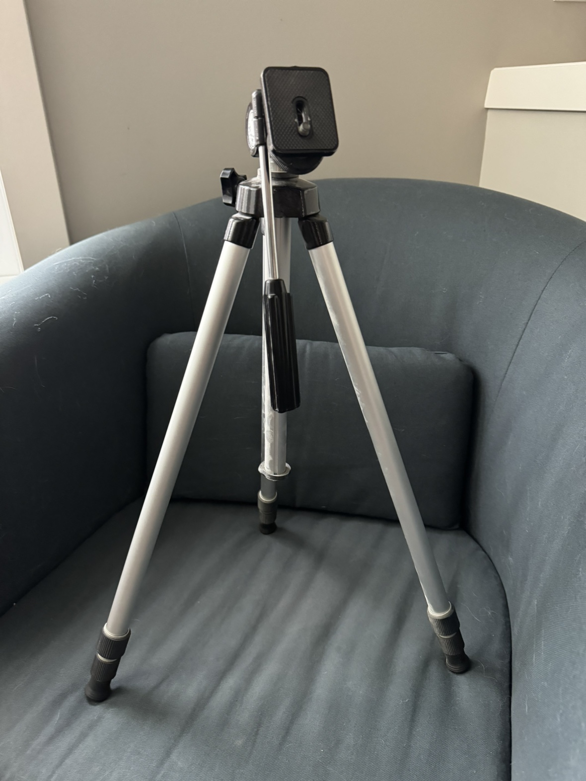 Edmatar 300B Tripod