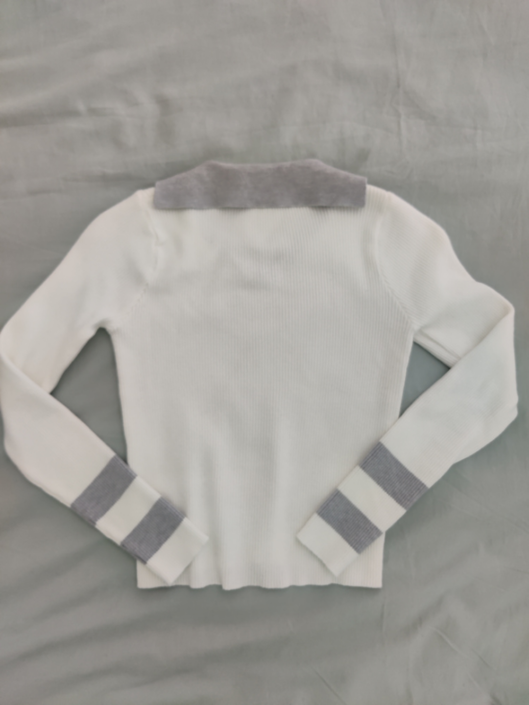White sweater with collar image indicator(2)