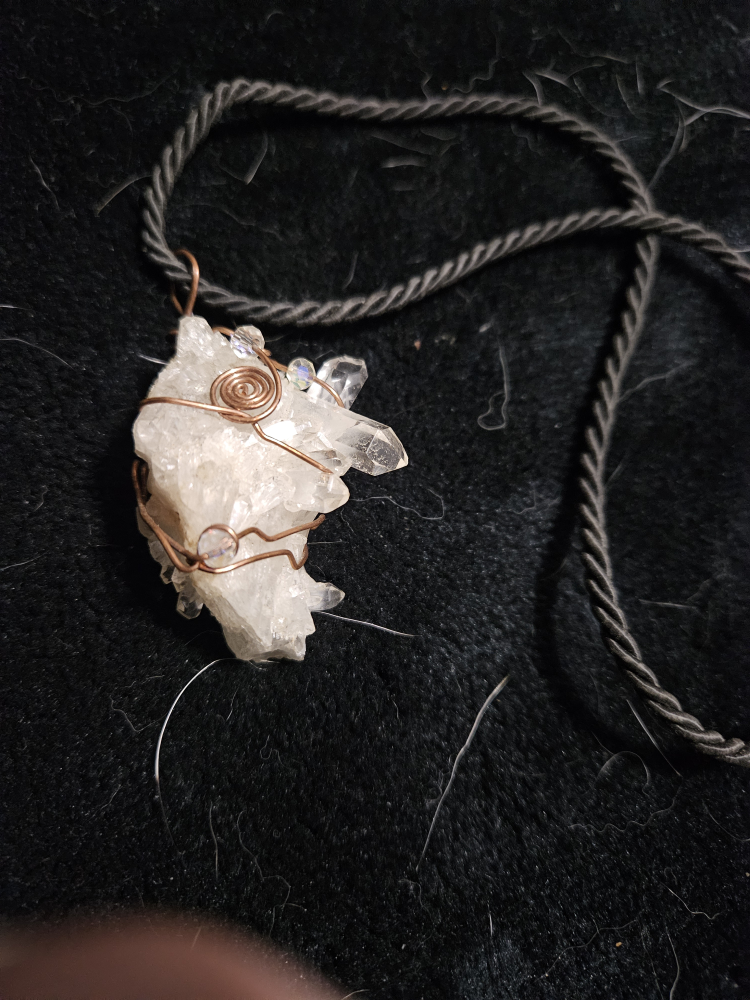 ❤️gorgeous crystal point necklace image indicator(2)