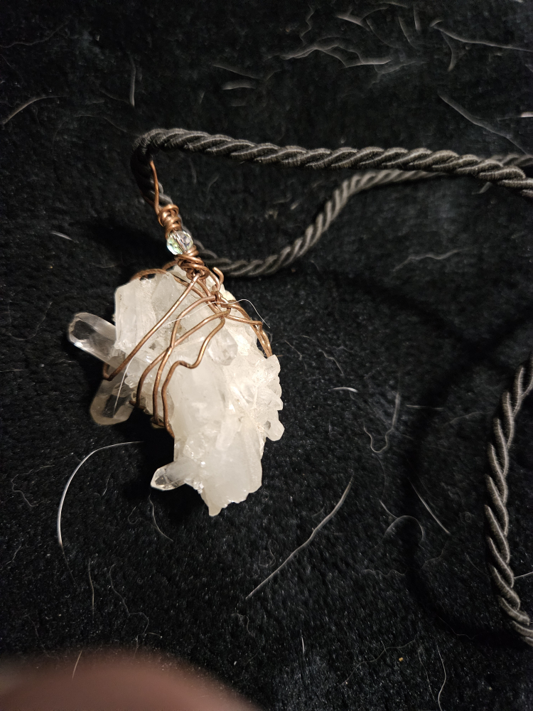 ❤️gorgeous crystal point necklace image indicator(3)