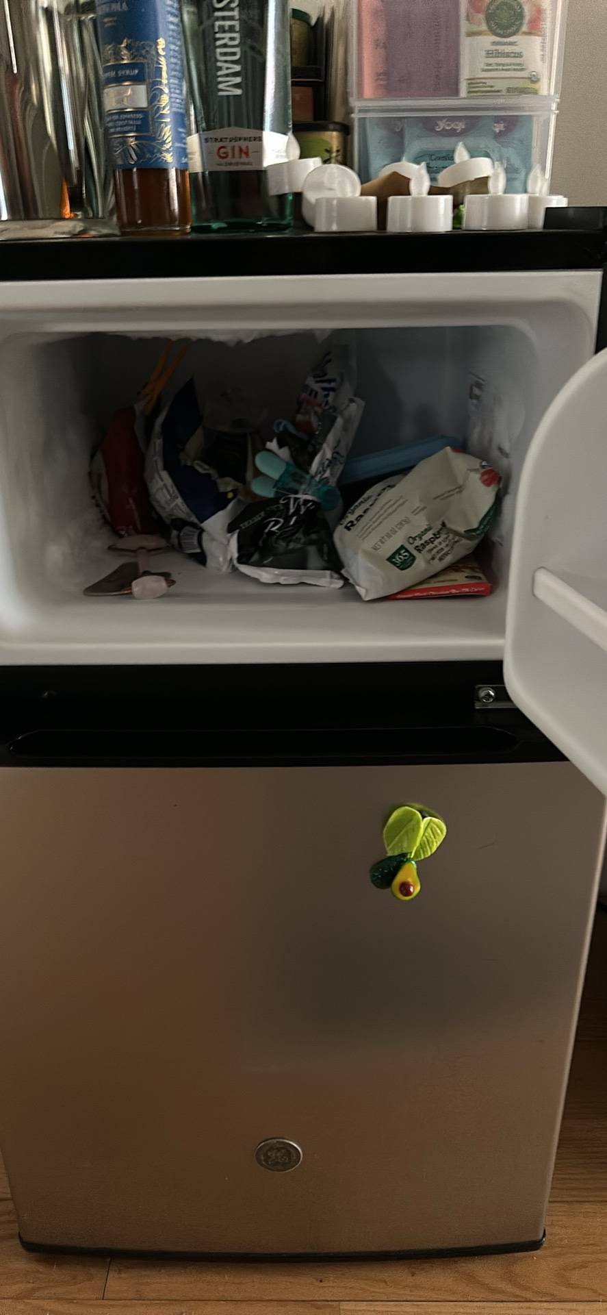 Refrigerator GE 3.1 CuFt Double-Door Compact - photo 3