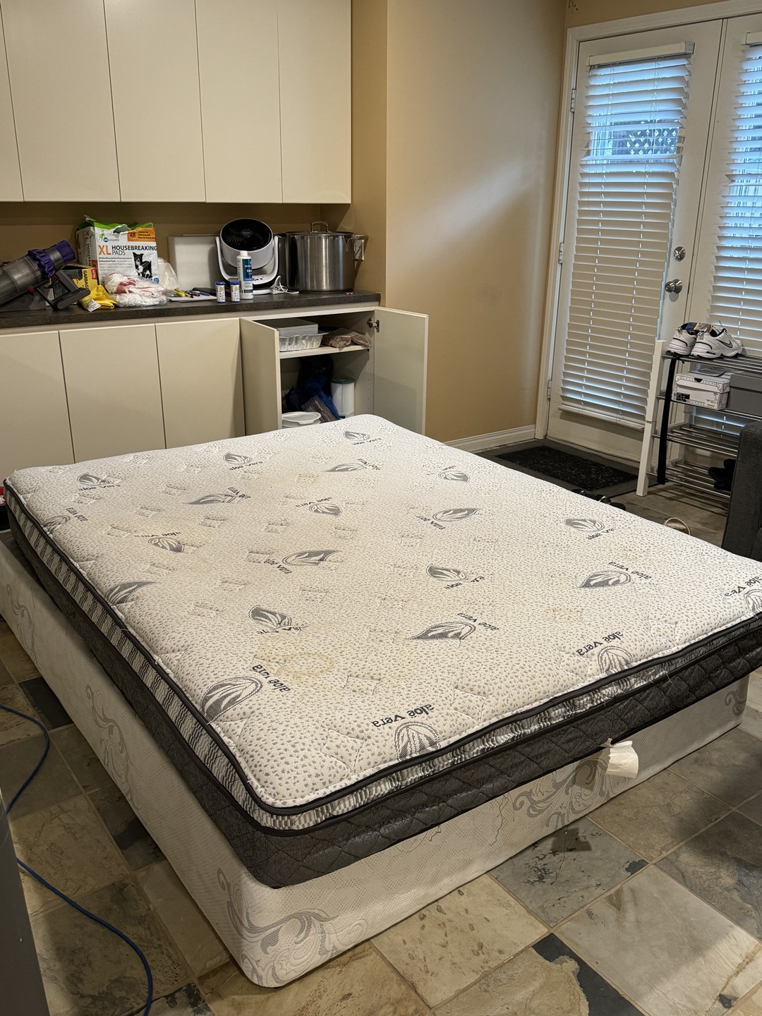 Queen mattress & box springs set - photo 2