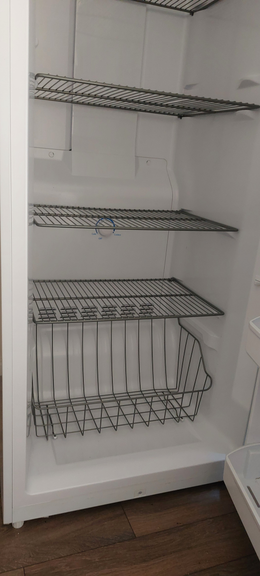 Frigidaire Upright Freezer 17 Cu/ft - photo 3