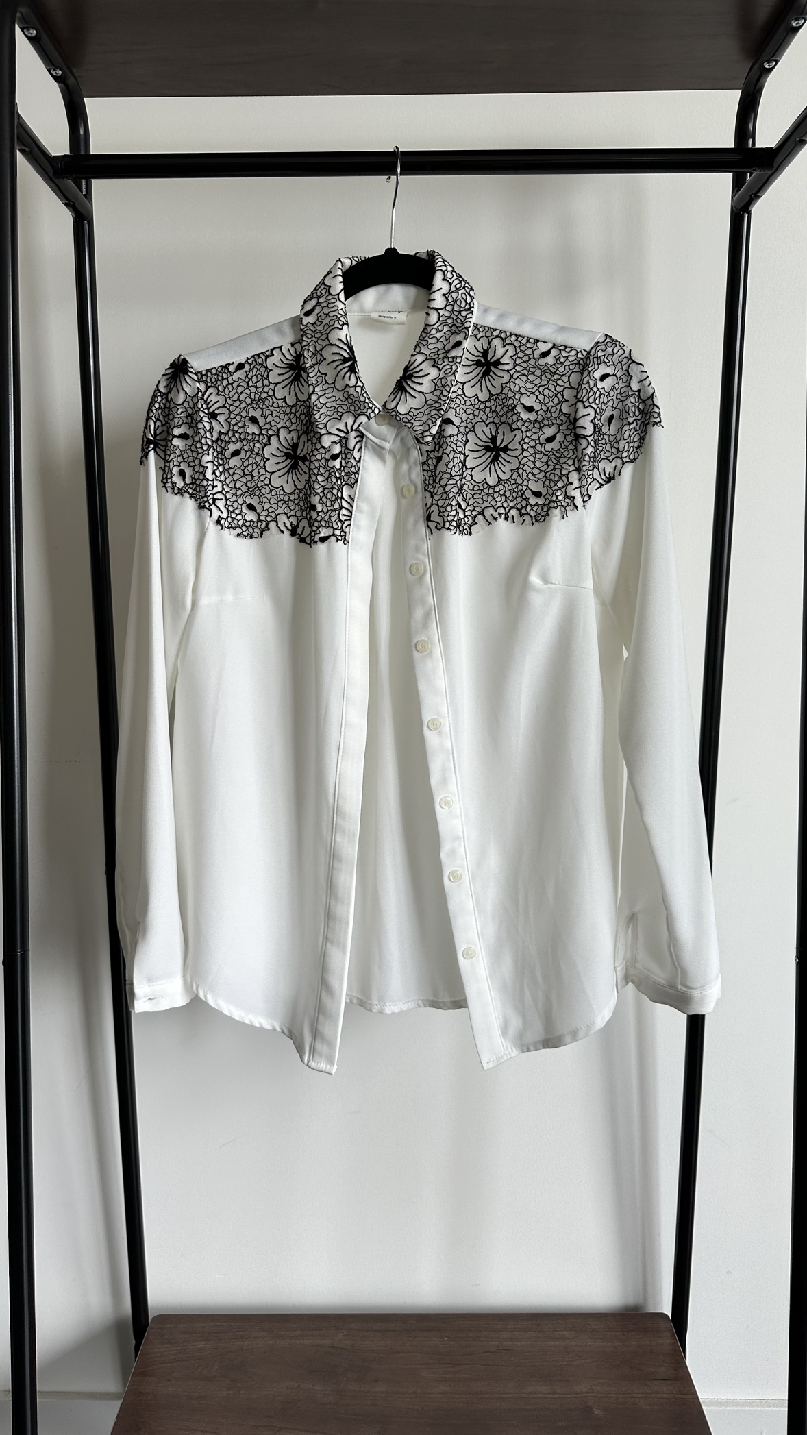 White shirt with embroidered thumbnail