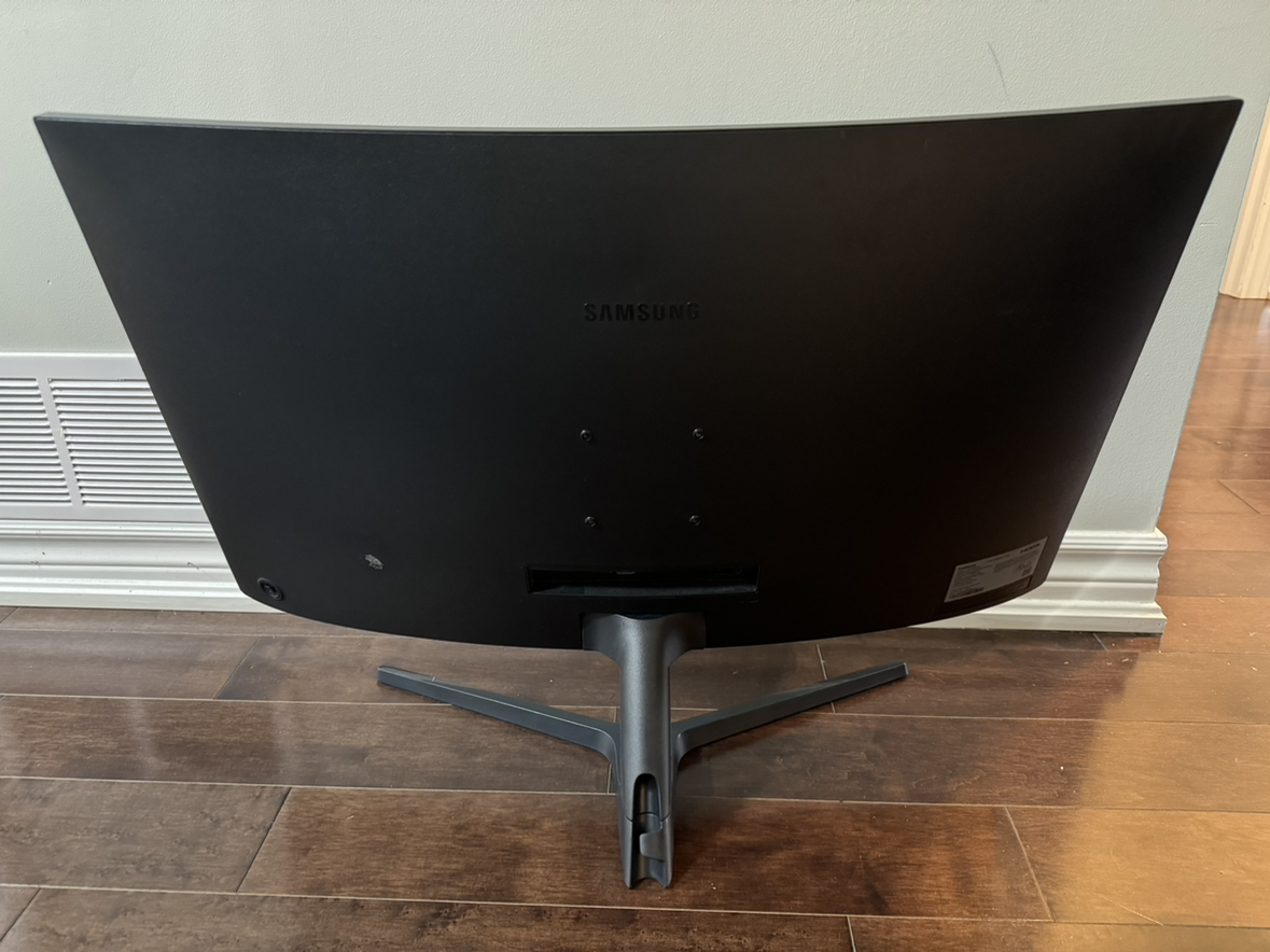 Samsung 32" FHD Freesync 1500R Curved Monitor - photo 2