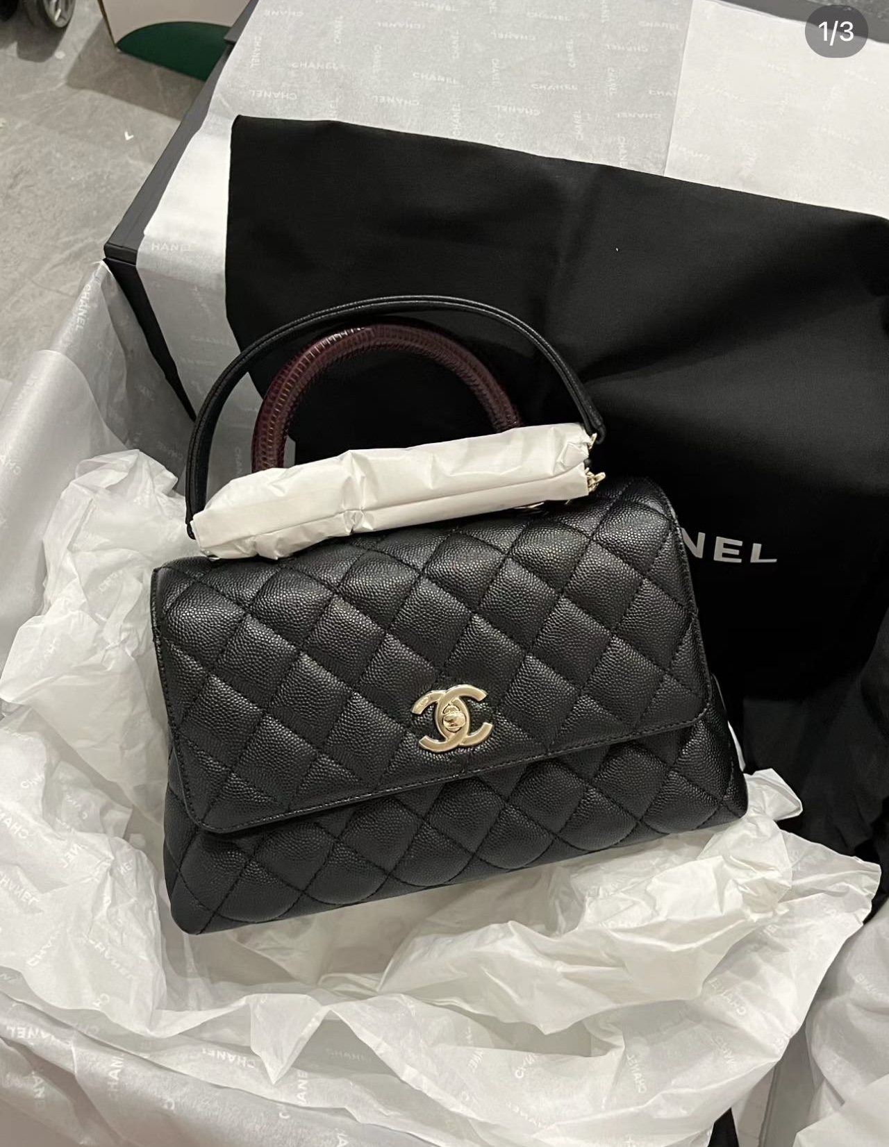 100% Authentic CHANEL Co Co red handle medium Brand new thumbnail