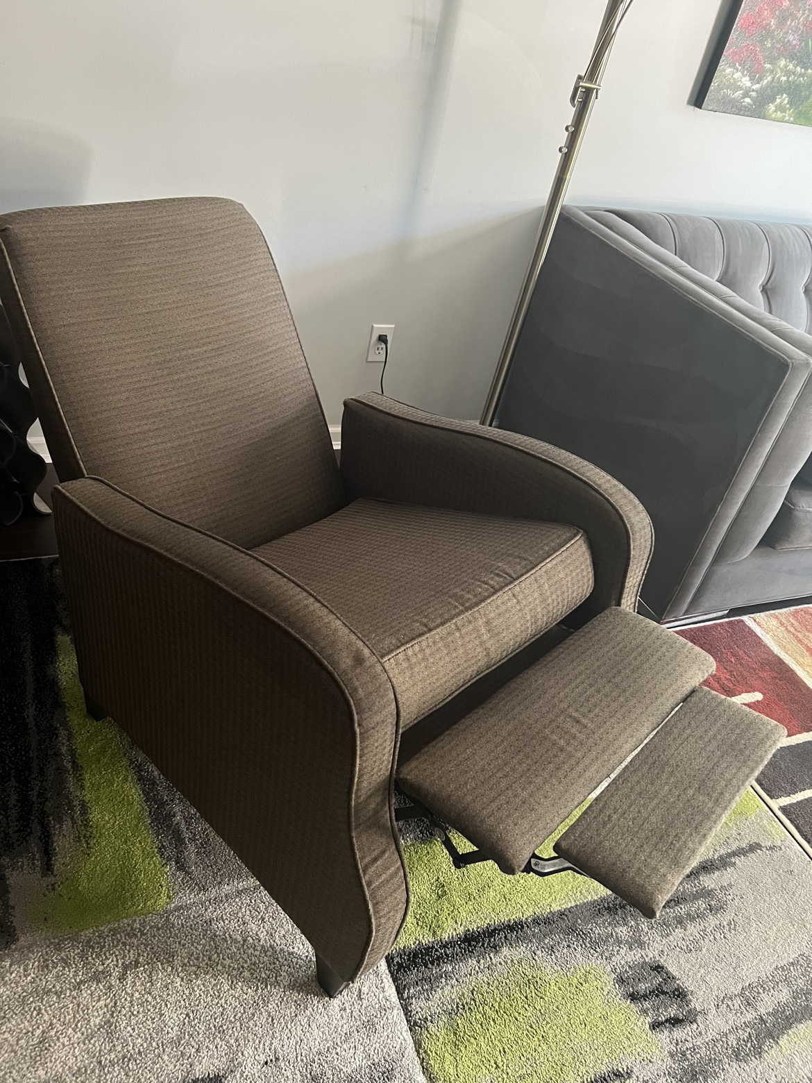 Apartment sized recliner - photo 2