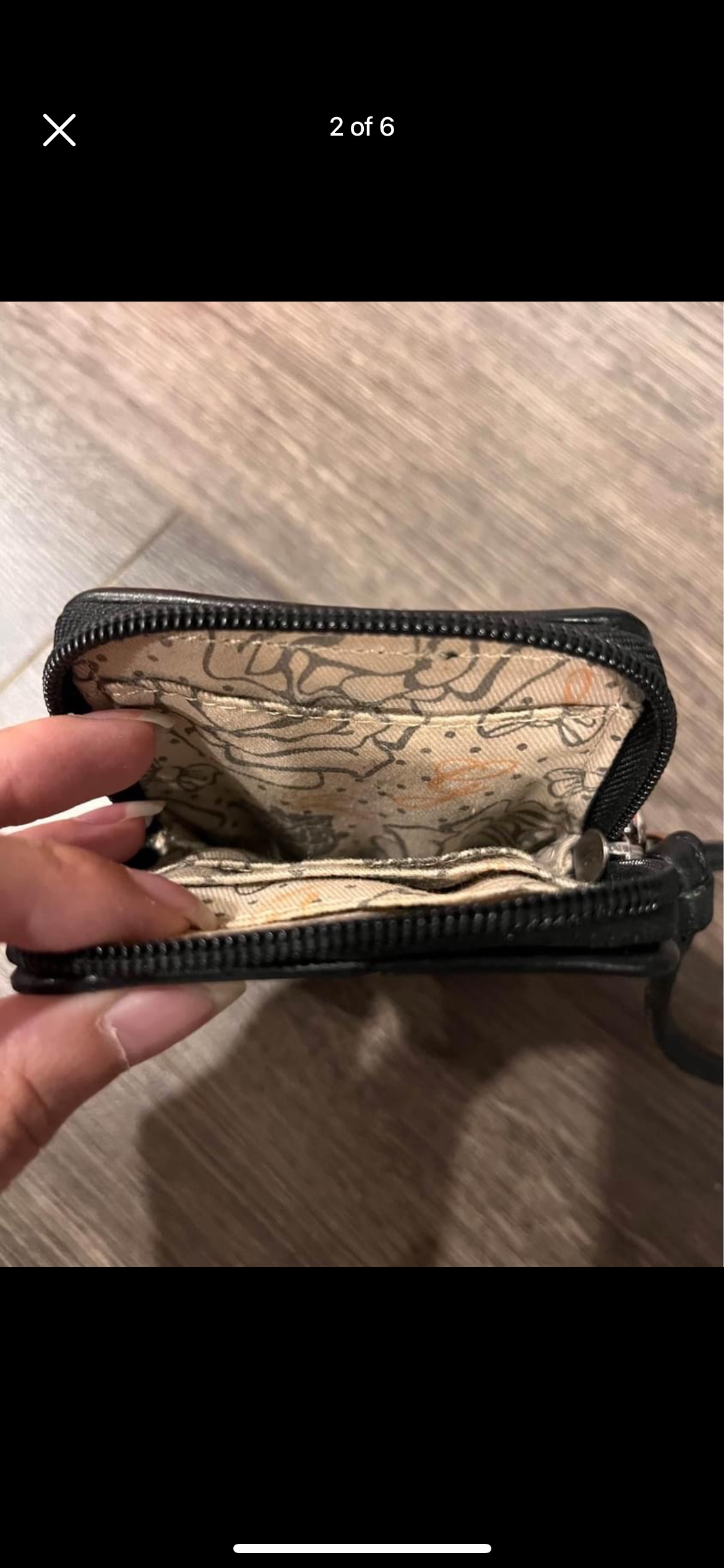 Guess wallet image indicator(2)