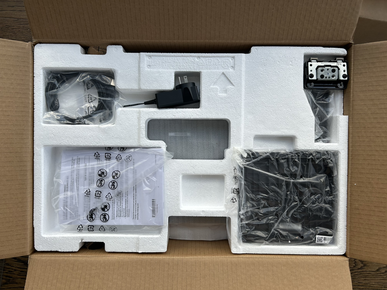 24" IPS Full HD Monitor with 3-Side Virtually Borderless Design image indicator(4)