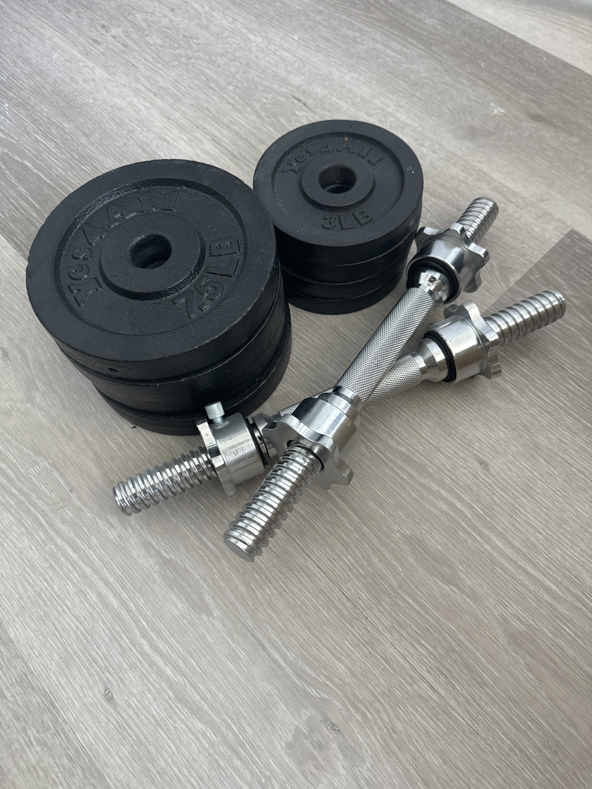 Adjustable dumbbells