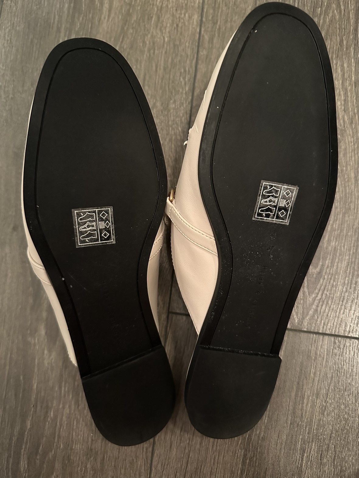 Charles and Keith Flat Shoes image indicator(2)