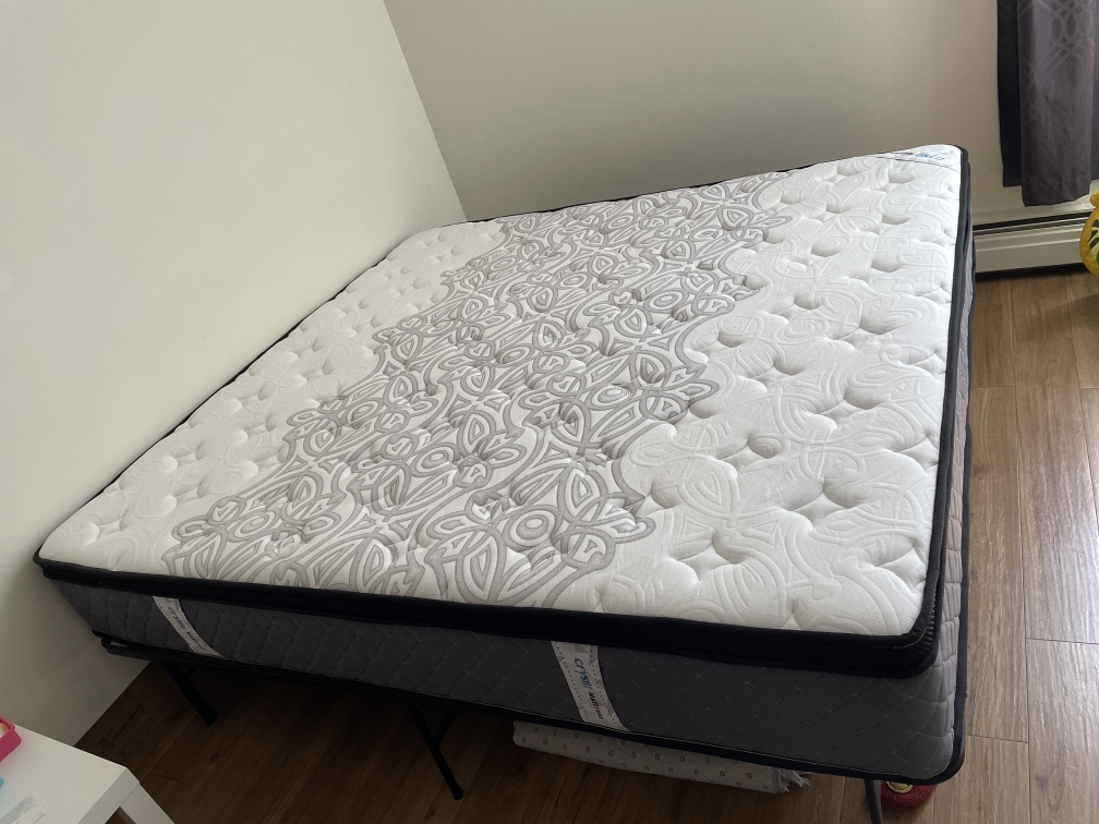 Crystli King size 12 inch mattress/ memory foam/ hybrid - photo 3
