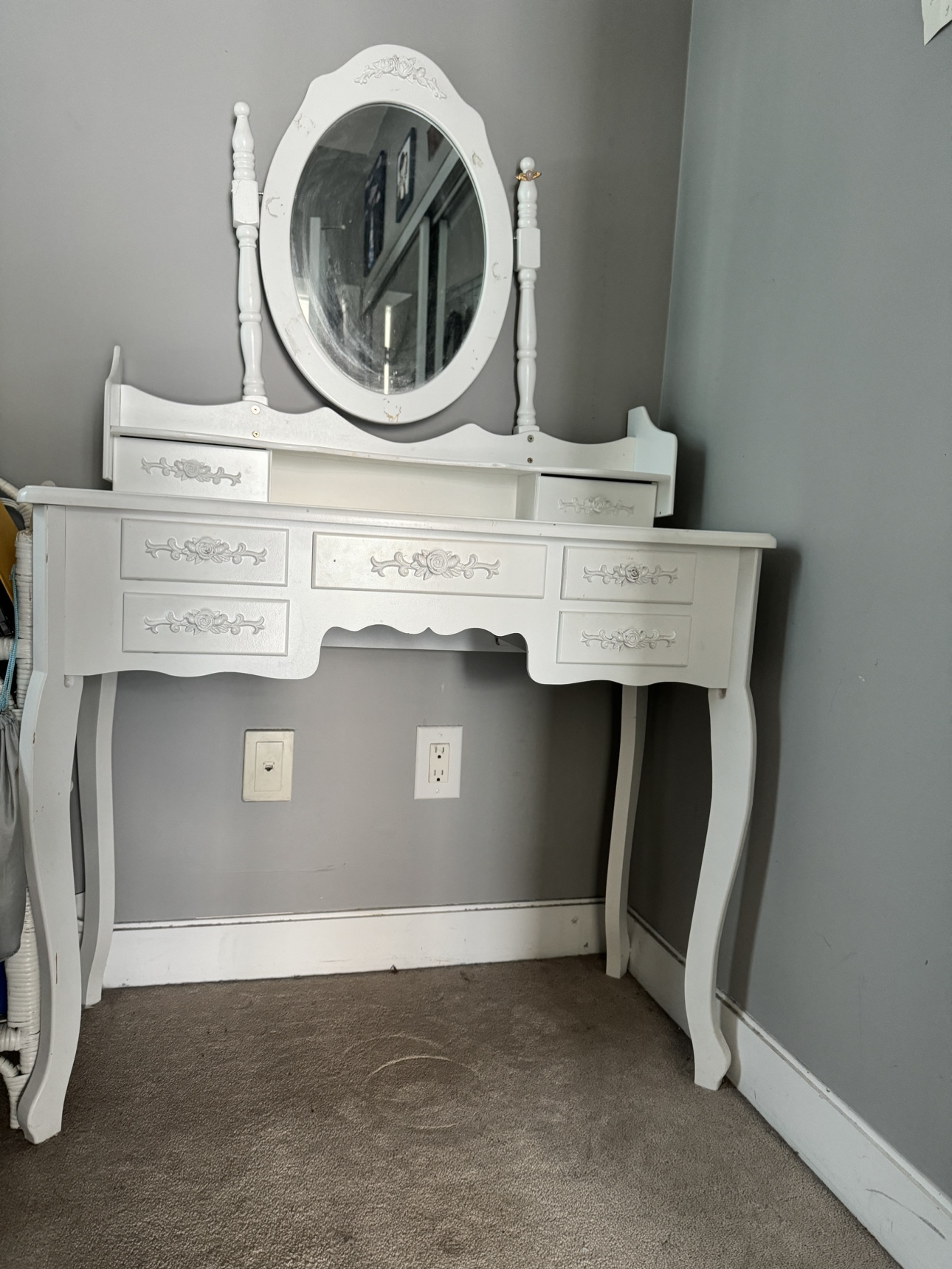 Makeup Vanity Table thumbnail