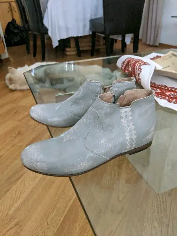 Stylish leather ankle boots shoes (sz 37, Italy)