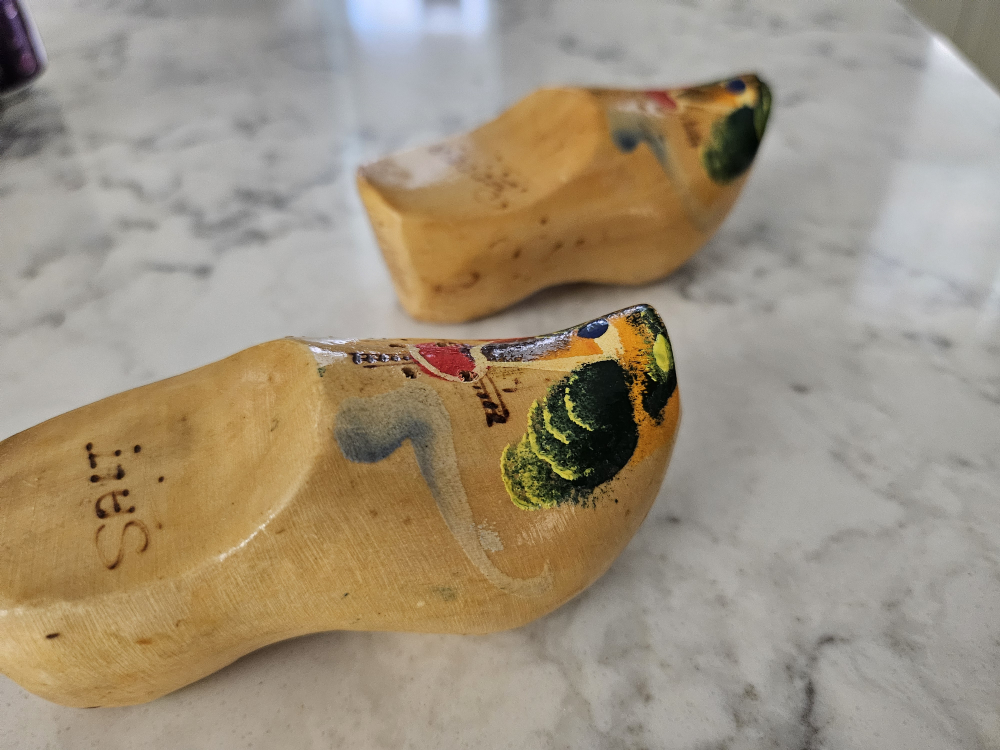 Vintage clog salt & pepper shakers Holland image indicator(5)