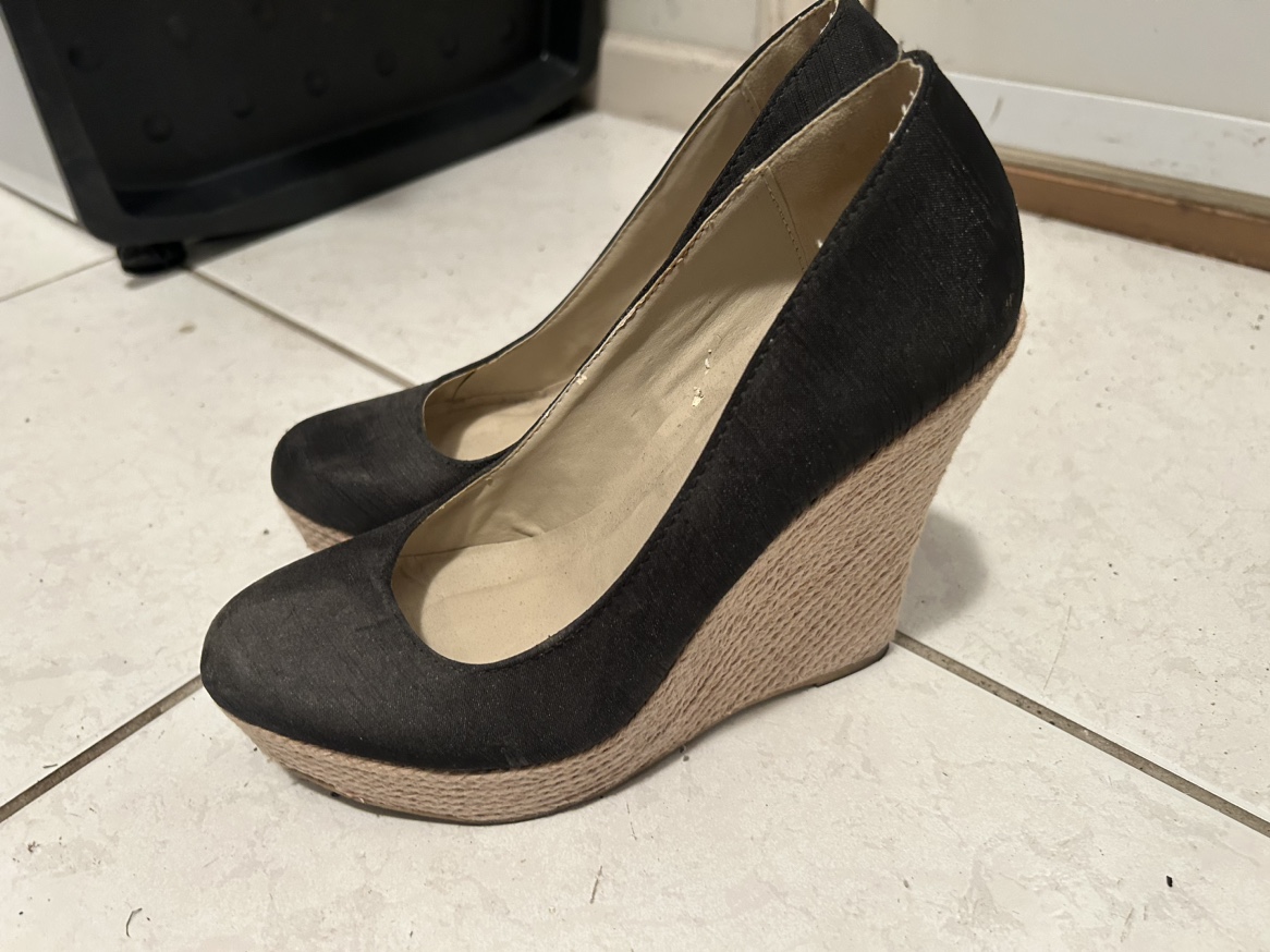 Black wedged shoes size 7 thumbnail