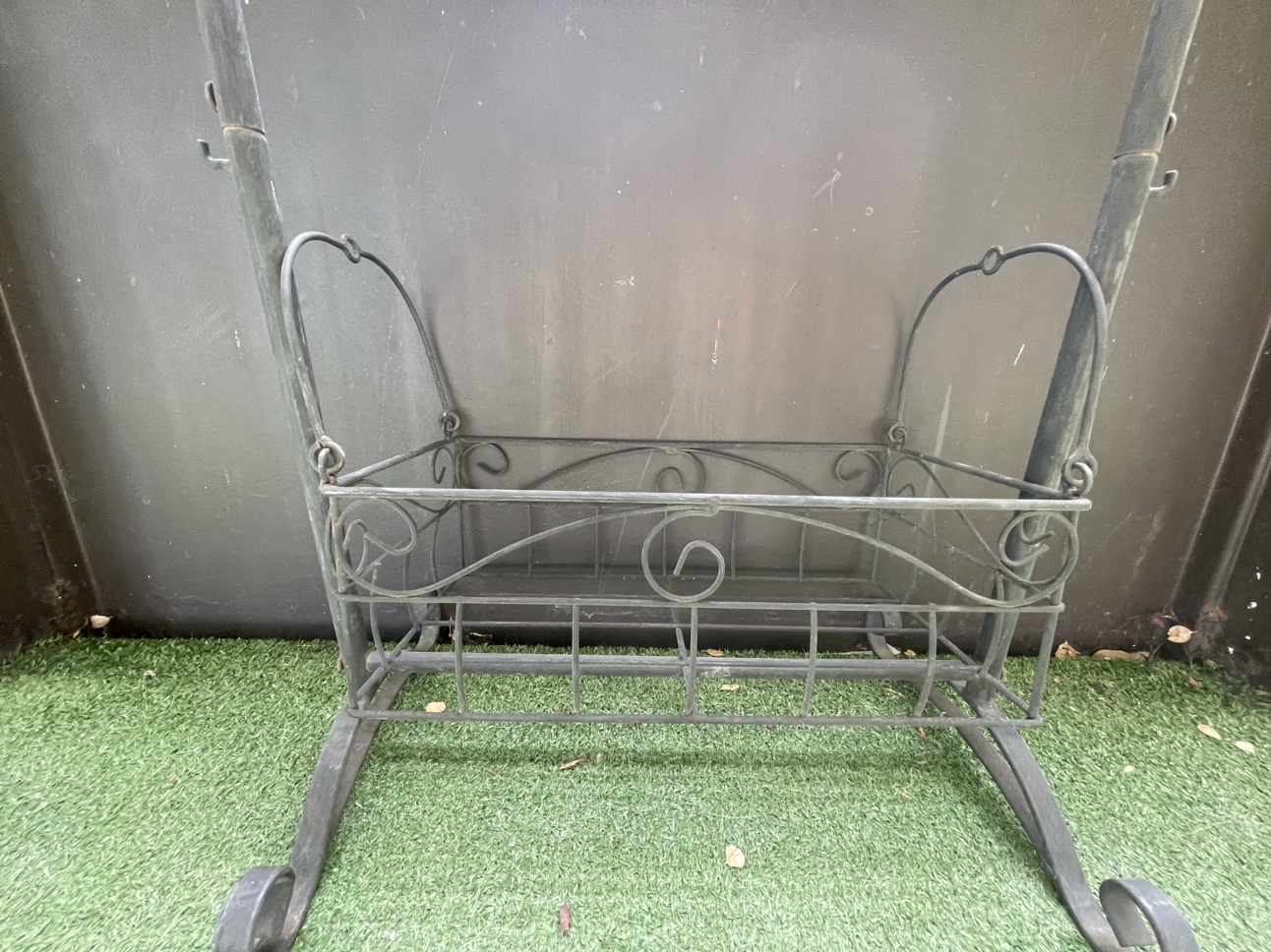 Metal Welcome Rack With Hanging Basket image indicator(5)