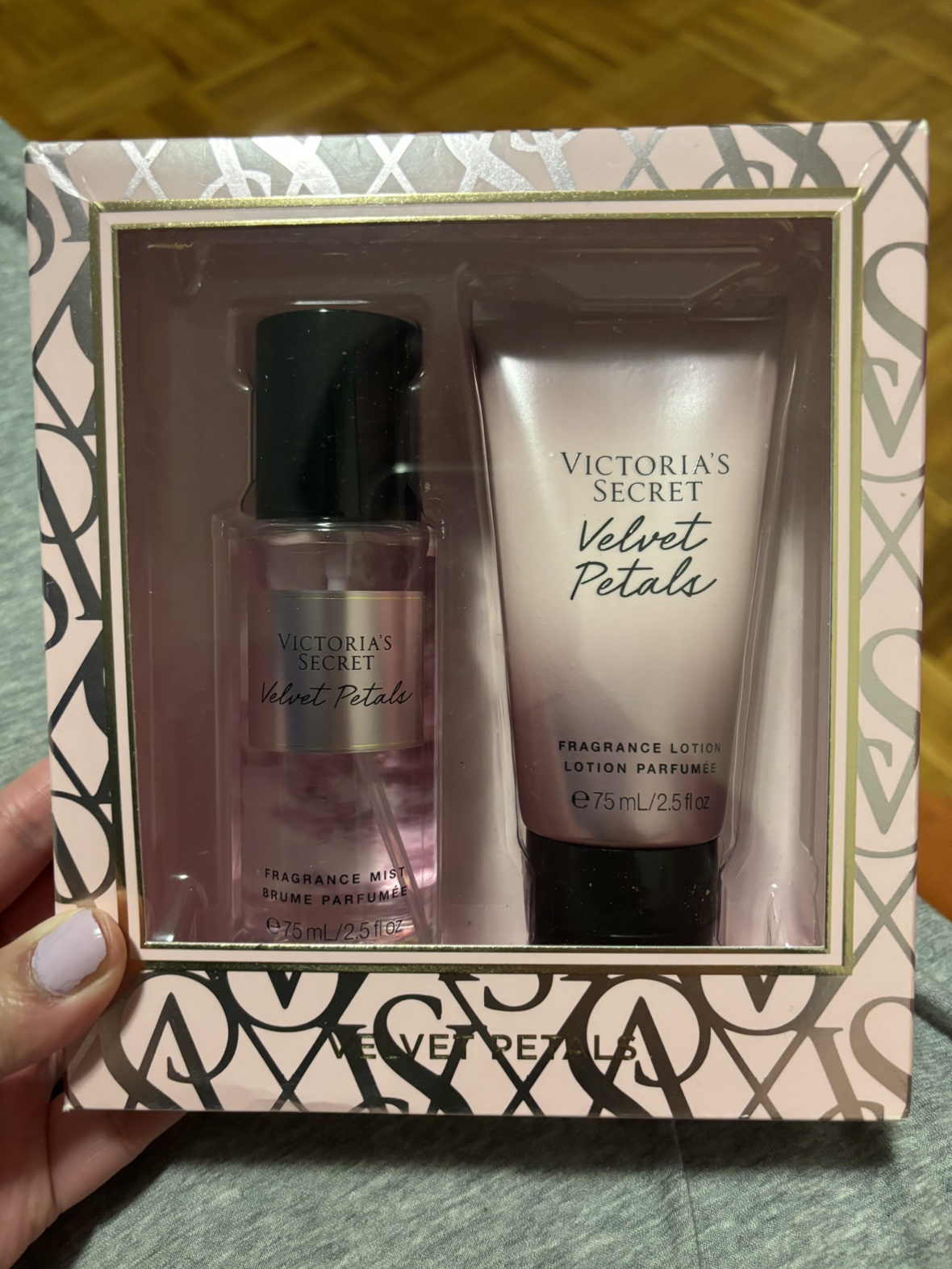 Victoria Secret Mini Velvet Petals Gift Set thumbnail