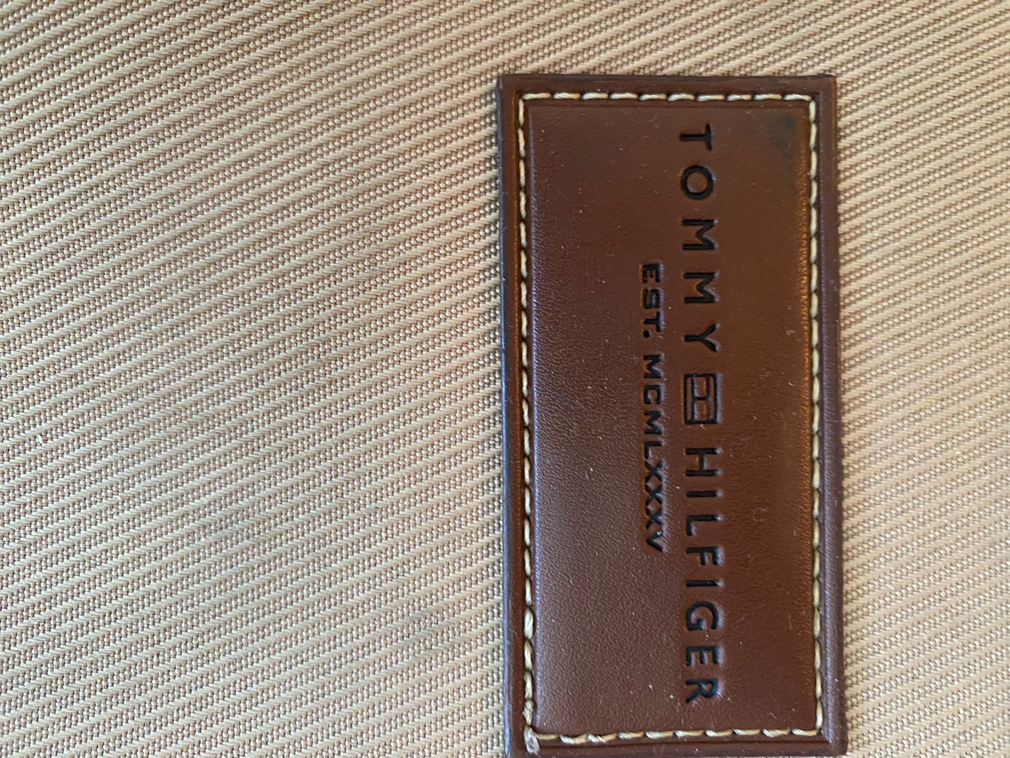 Tommy Hilfiger  28" suitcase image indicator(3)