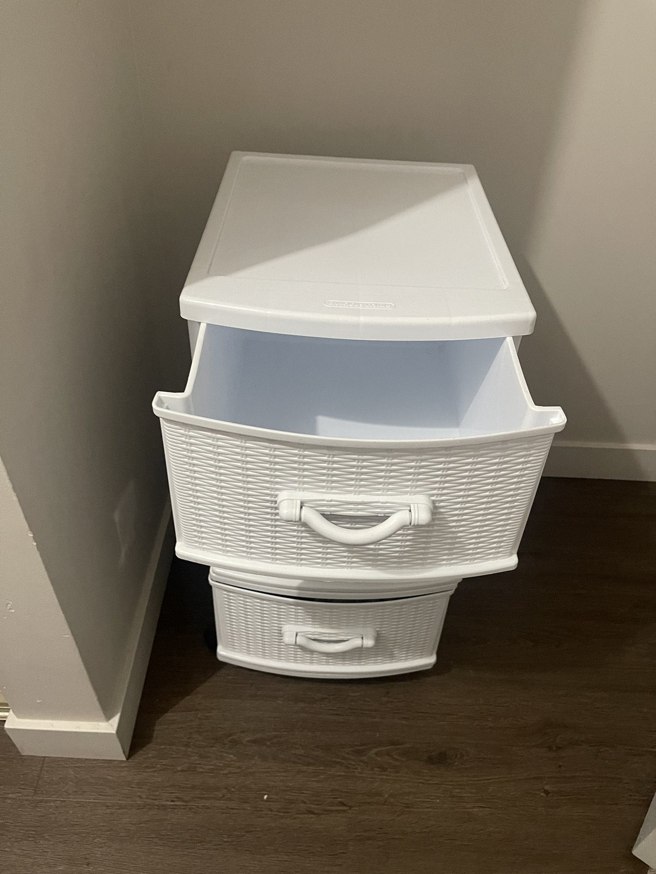 Plastic dresser - photo 2
