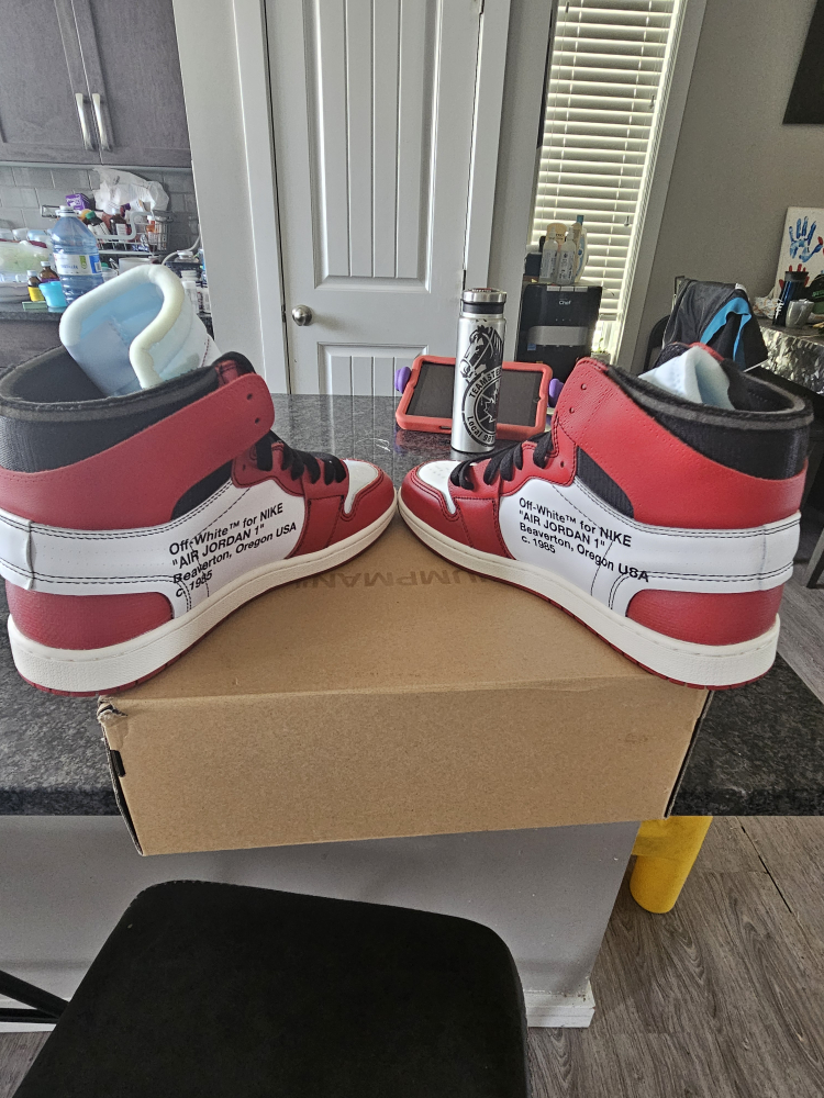 JORDAN 1 CHICAGO "OFF WHITE" - photo 3