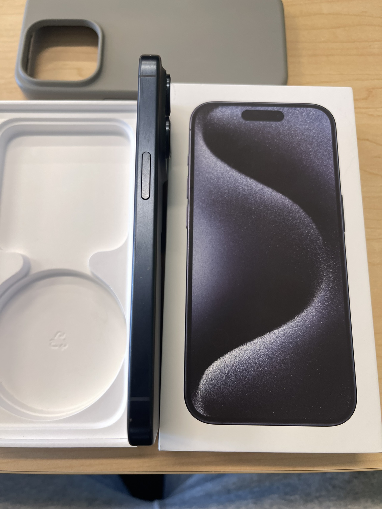 iPhone 15 pro - photo 4