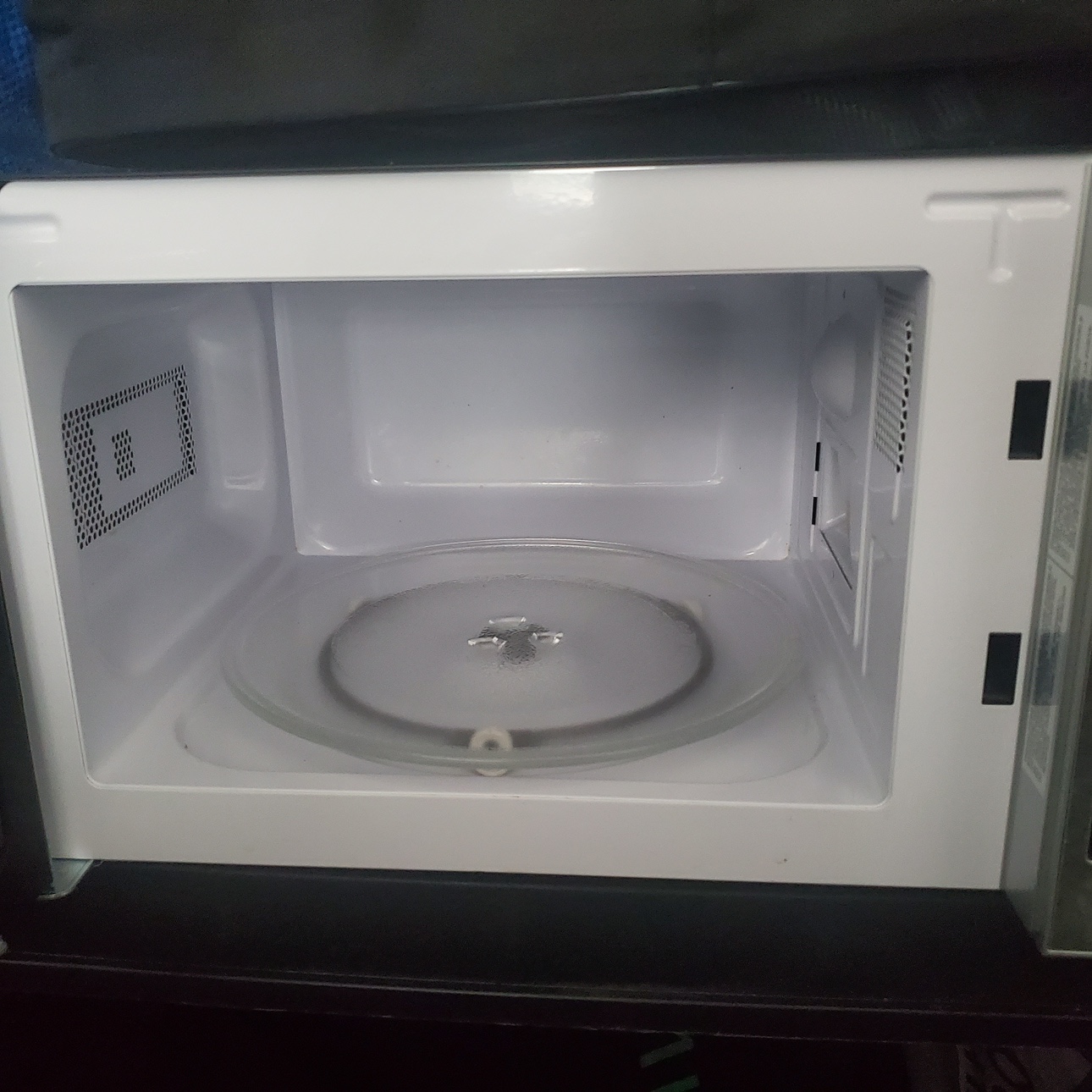 Microwave - photo 2
