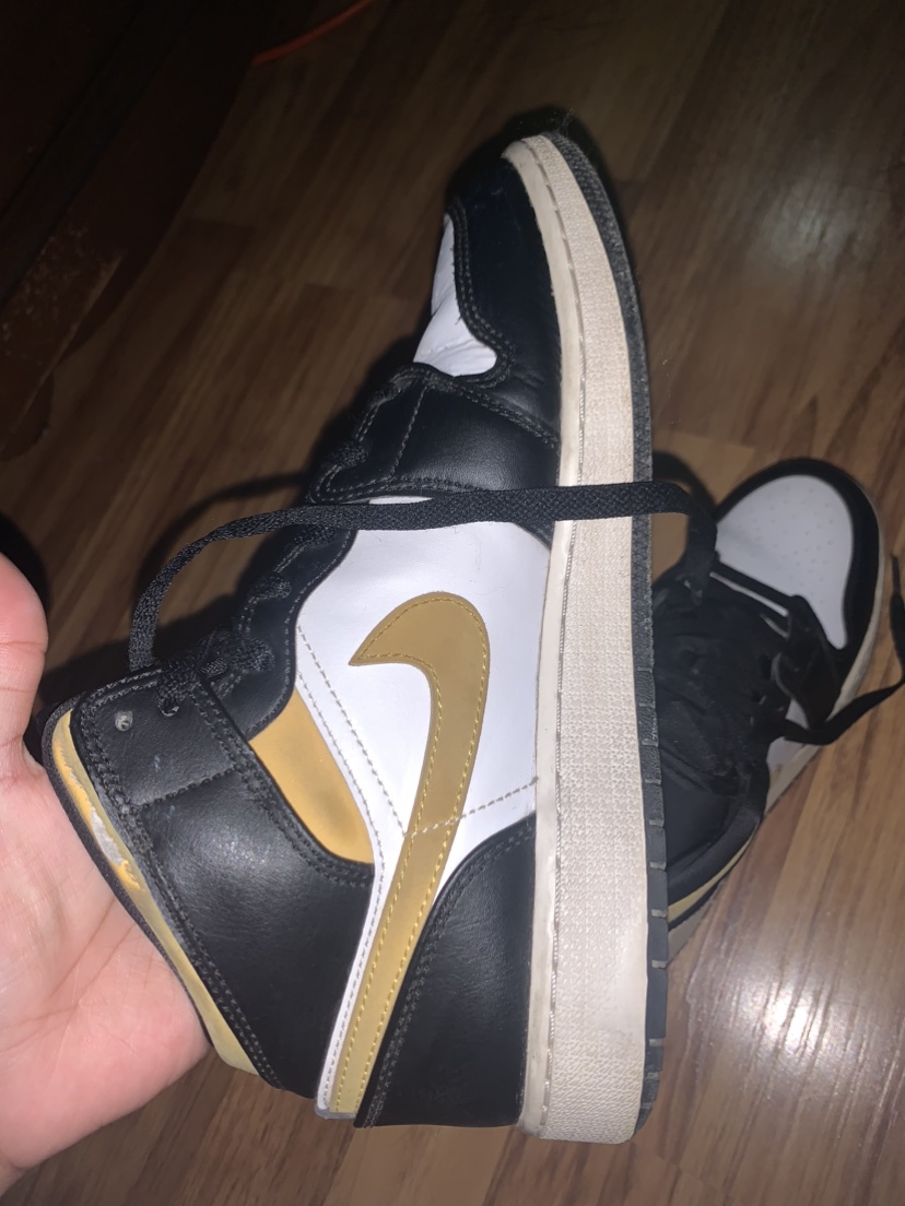 jordan 1 mid black yellow - photo 5