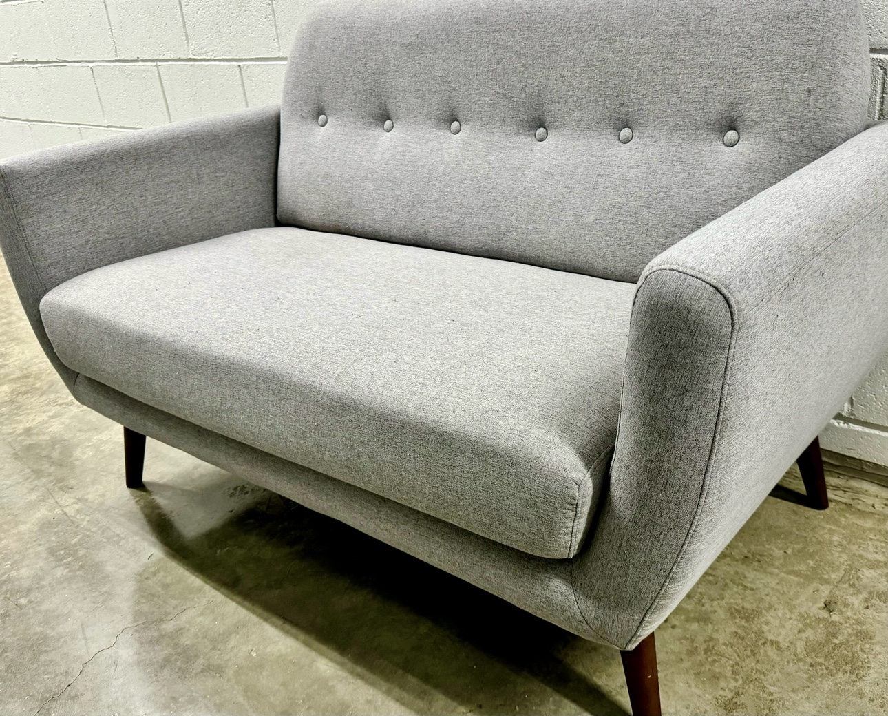 Jonquin 58" Round Arms Loveseat