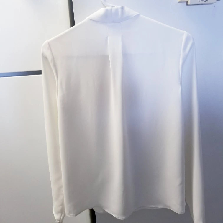 ARITZIA Babaton White Blouse XS image indicator(2)