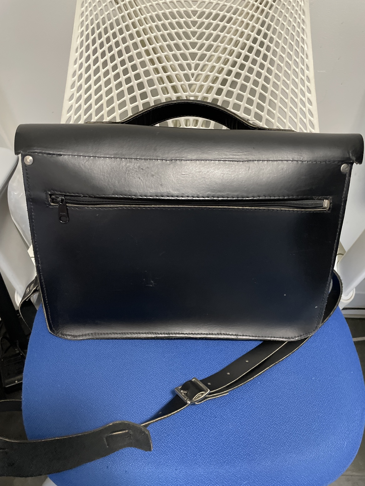Vintage European extra thick leather carrier/over shoulder - photo 2