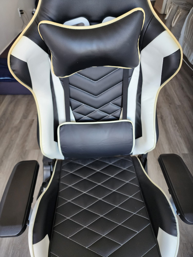 white gaming chair - photo 4