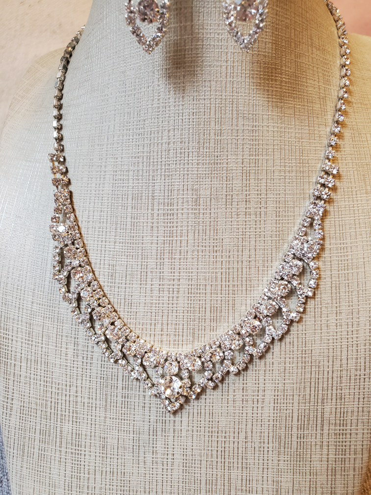 Gorgeous Rhinestone Necklace & Earring Jewelry Set image indicator(4)