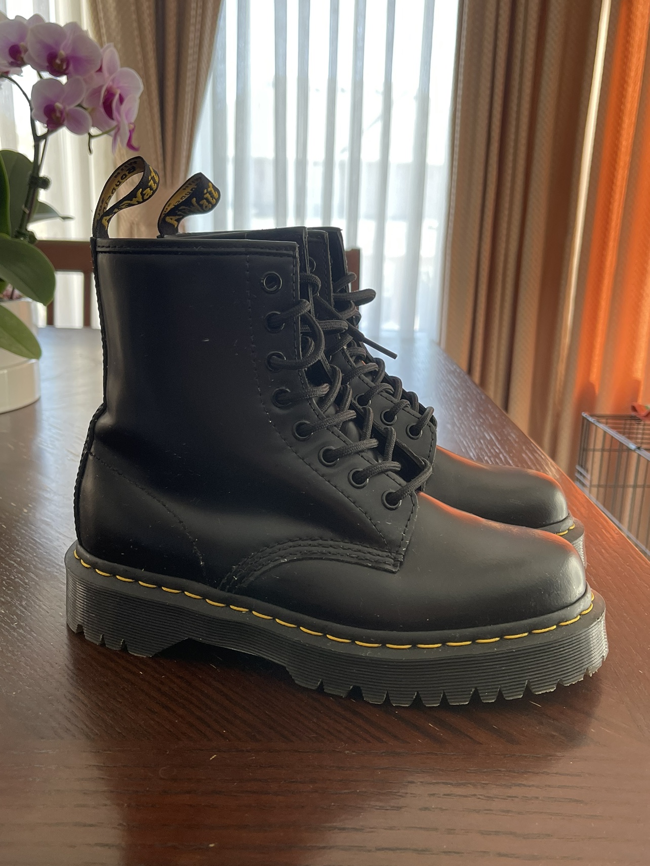 Dr. Martens 1460 LACE UP Women Size 7 - photo 4