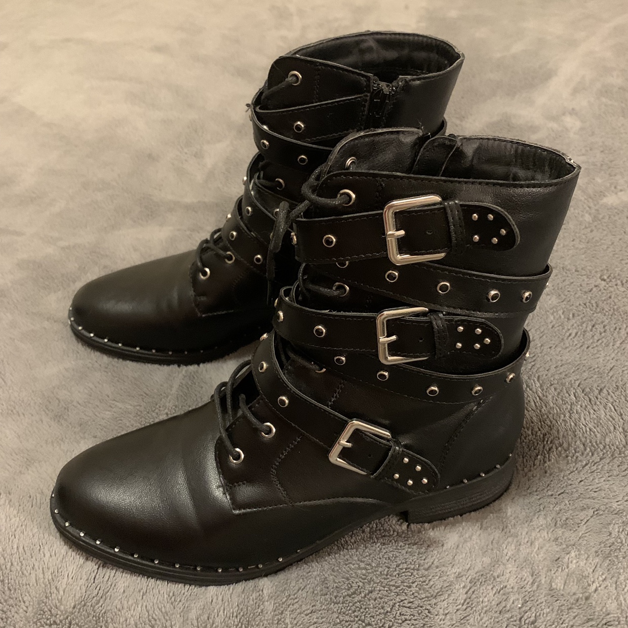 Stylish Black Boots image indicator(2)