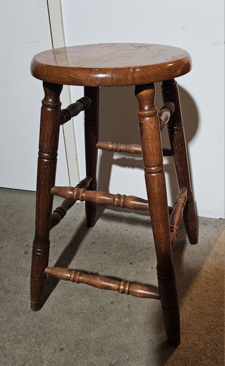 🥕  wooden bar stool