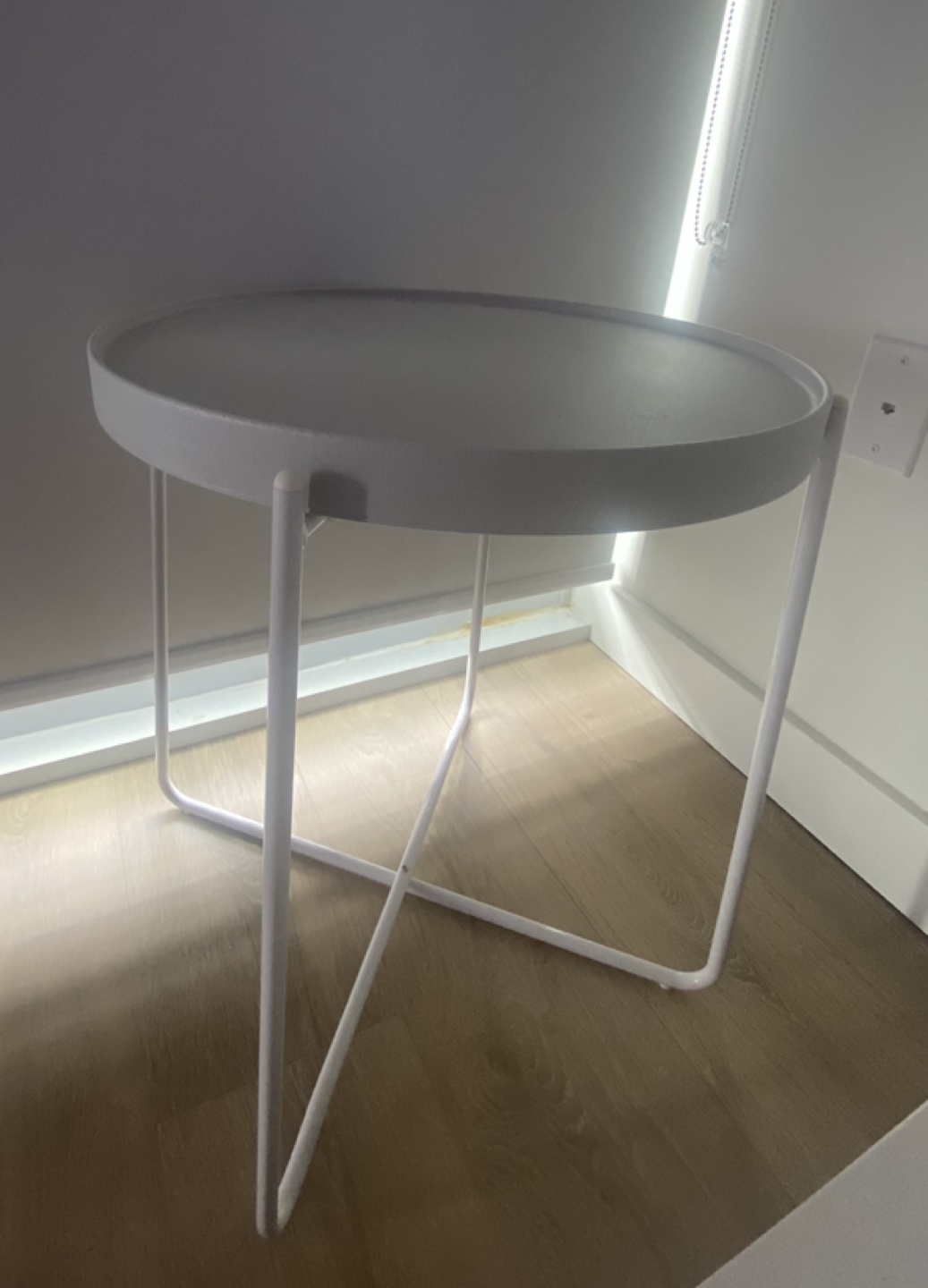 Set of 2 side tables