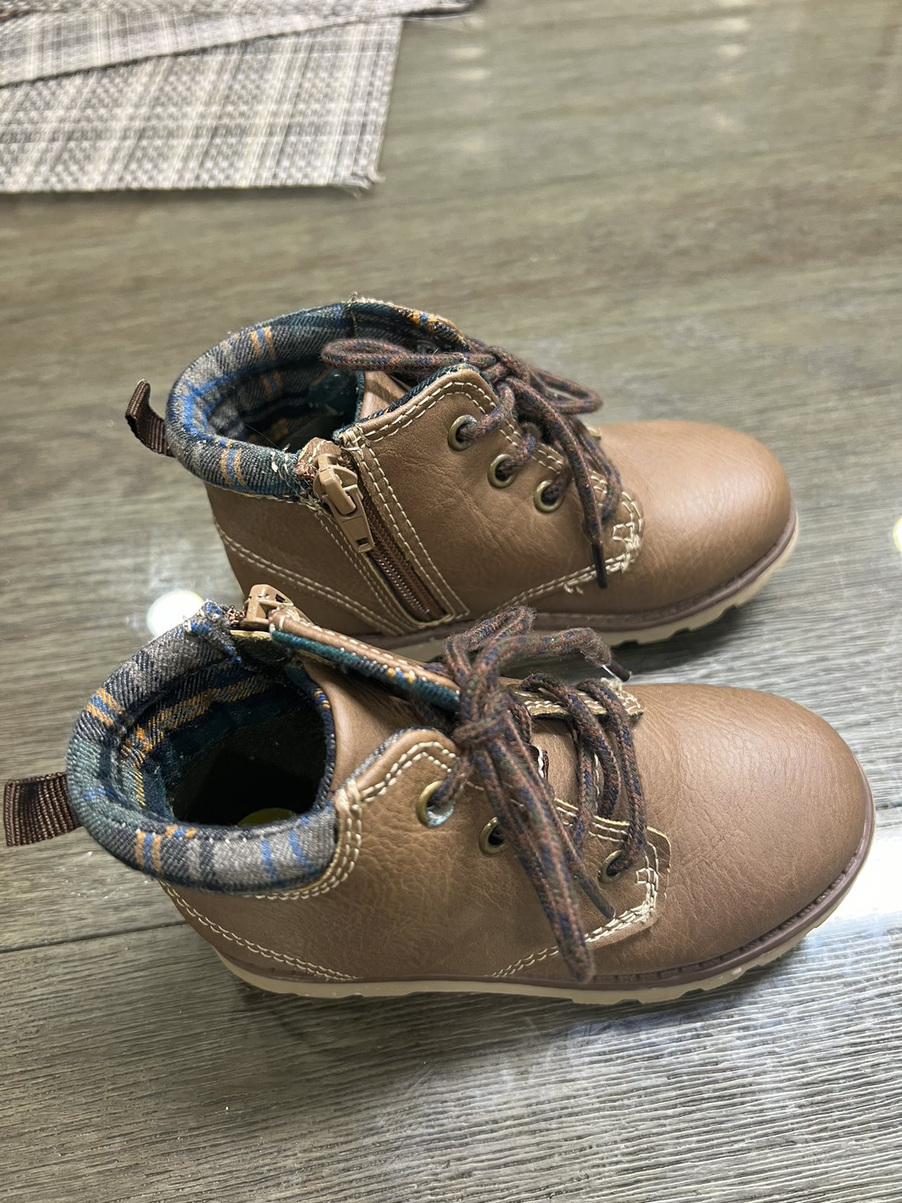 Carters shoes size 9 US - photo 2