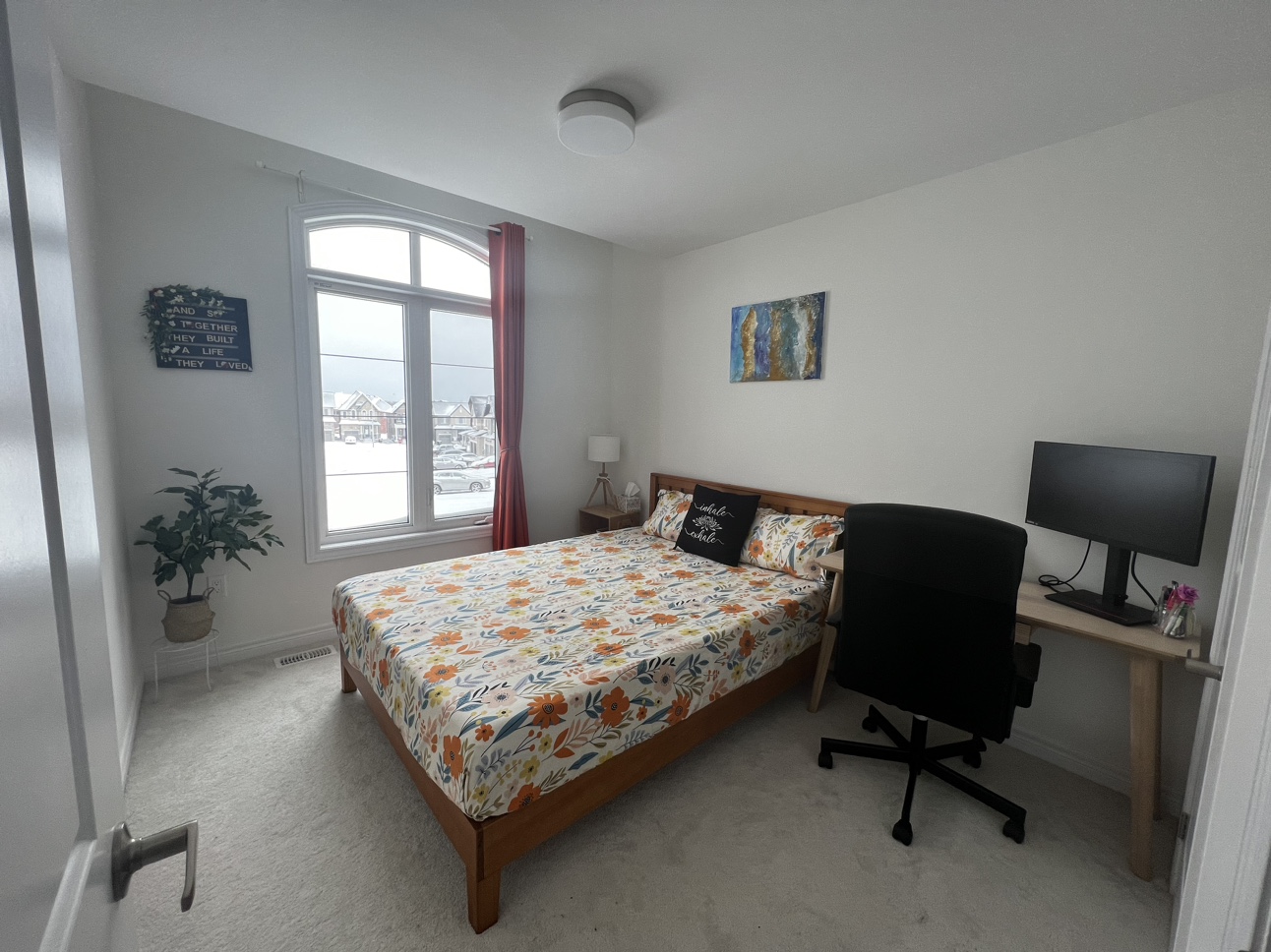 Queen size Zinus bed
